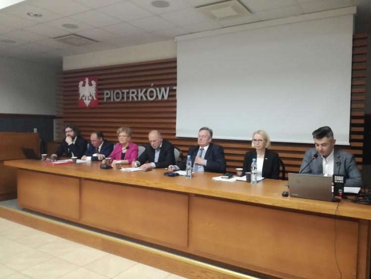 Obrady parlamentarnego zespołu "Antysmogowego" w Piotrkowie Trybunalskim 1 43697 b61cc712305d148d8ef8cba5c93b13fa