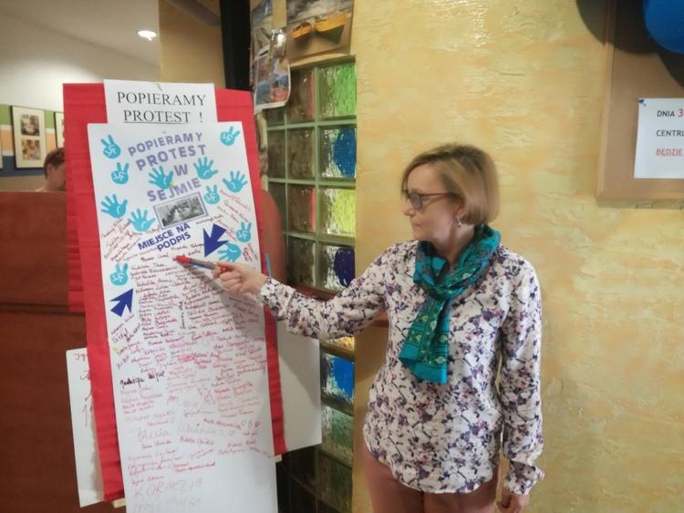 Opiekunowie osób niepełnosprawnych protestują nie tylko w Sejmie 1 43845 013fc618c73d13d064153806e150db76