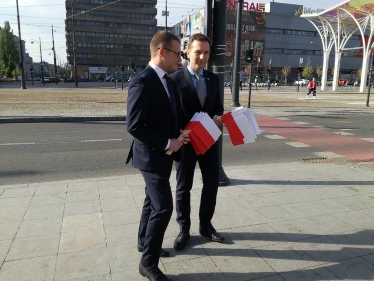 Wywieśmy w oknach flagi państwowe. Uczcijmy rocznicę odzyskania niepodległości 1 43973 508f2ed24cbe3b0d043e84e42207ee70