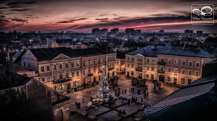 Święto Konstytucji w stolicy polskiego parlamentaryzmu. Relacje ze studia Radia Łódź w Piotrkowie Trybunalskim 1 44030 628d0a8b03ff0f9992bf7a961e5bcd41