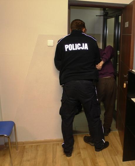 Zarzuty i areszt za napad z siekierą w Pajęcznie 1 44601 e34198a305ca265095d7195ce22bf9aa