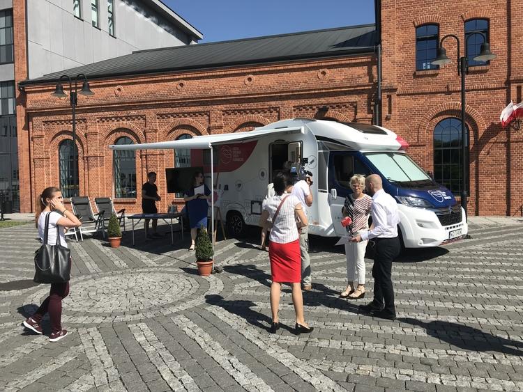 Mobilny punkt Łódzkiej Specjalnej Strefy Ekonomicznej ruszył w podróż po regionie 1 44659 3f1d02b6a8c2268582c64456568ddd31