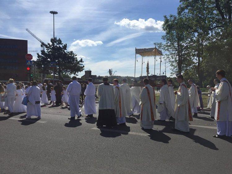 Procesja eucharystyczna przeszła dziś ulicami Łodzi 1 44960 50d65ff09f7f35c6d0a106d3ce49af7e