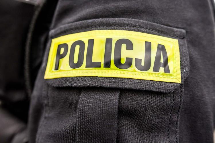 Policjant z Sieradza ryzykował swoim bezpieczeństwem, by ratować seniorkę 1 45460 c18f25a488f3514efb15a6f82a2f684c