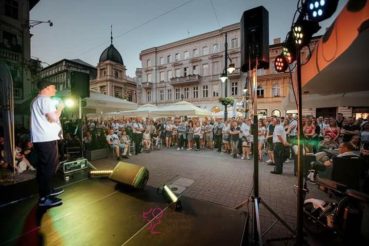 Czwartki ze stand-upem. W Łodzi przy Piotrkowskiej rozpoczął się cykl spotkań z komikami 1 45592 9eee0a3fa14b667aa72744f2e0c74a81