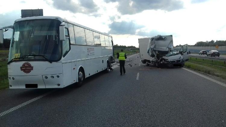 Zderzenie busa z autokarem na autostradzie A2 w kierunku Warszawy 1 46210 64c8448301f6ccc00a58f6e8c97d27f6