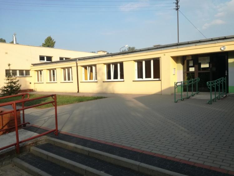 Lekcje w piotrkowskich szkołach kończą się zbyt późno - twierdzą rodzice uczniów i chcą zmian 1 46975 55c058502a82bb306aa2309be25a8dc4