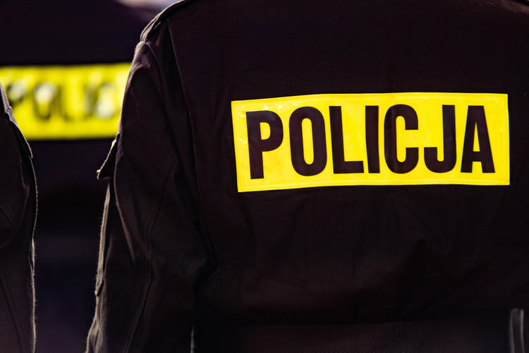 Pijany mężczyzna uderzył w ścianę i chciał przekupić policjantów 1 47017 dfbe2e1b4197b78a38b9a73978e8f24c