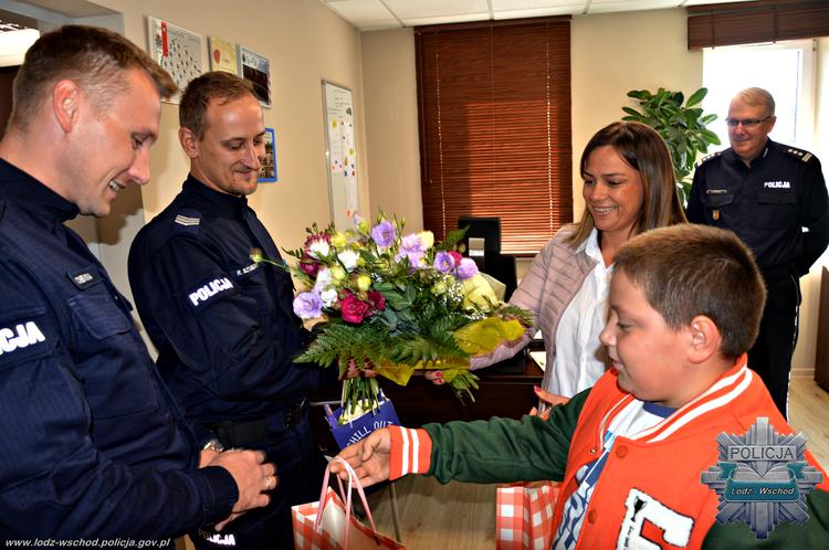 Policjanci pomogli w ratowaniu ręki chłopca. 10-latek spotkał się z nimi i podziękował 1 47482 df53cf22fbdb9ffbed72d3e05706ed42