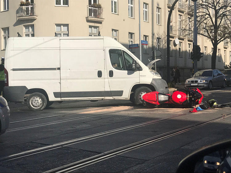 Wypadek na Narutowicza przy Wierzbowej w Łodzi 1 47840 6b04334353e2f1562af434348b6ab93a
