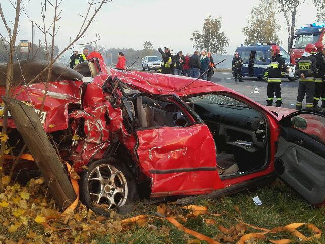 Śmiertelny wypadek w Srocku. Zderzenie autobusu, osobówki i ciężarówki 2 47896 9ac4877f12837e92a1c7fceffbdf54aa
