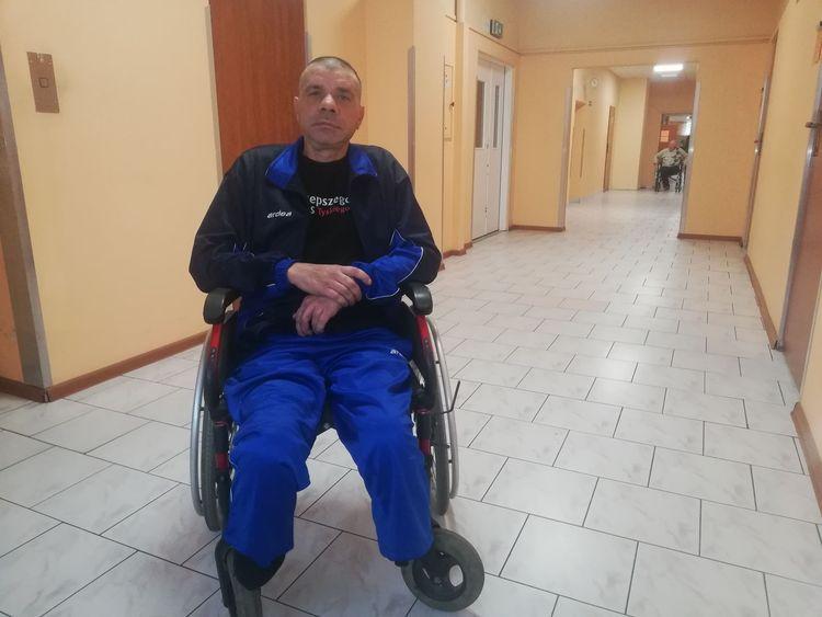 Dlaczego niepełnosprawny bezdomny ze Zgierza nigdzie nie mógł znaleźć schronienia? 1 48022 e15536d3d0c6a25c26098124b852c83d