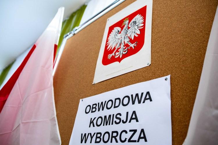 Obwodowa Komisja Wyborcza w Kole w powiecie piotrkowskim oddalona od mieszkańców o 9 km 1 48106 6981f255c3daa8345a1a80347f44bbc9