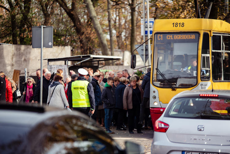 Komunikacji miejska w Łodzi we Wszystkich Świętych 1 48146 557e229e0d1d62b25647292558031fba
