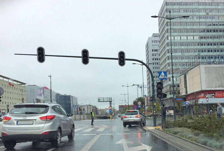 Trwa naprawianie sygnalizacji na skrzyżowaniu Piłsudskiego z Sienkiewicza 1 48180 237b5a2b55f9f7bcbb5add90db7ecc2d