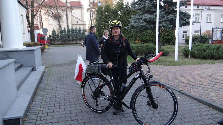 Rowerzystka przemierza Polskę dla uczczenia niepodległości. Na jej trasie Zduńska Wola 1 48381 7378f1eb3dbde66d5c5d5722d63b9b90