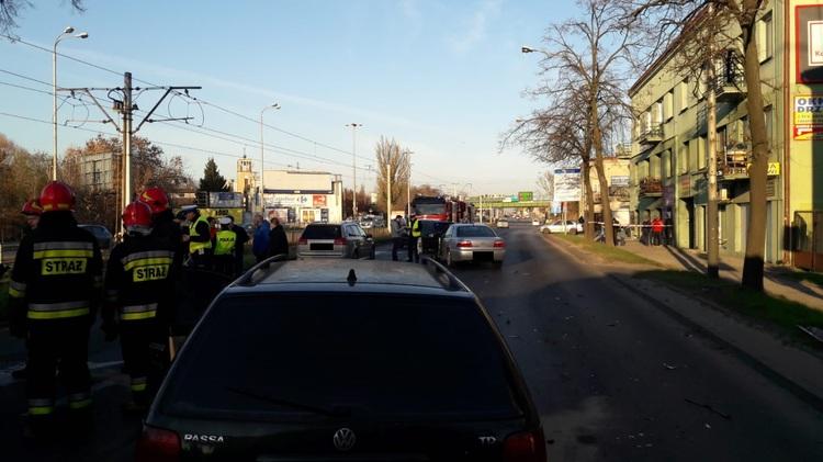Wypadek czterech samochodów na Pabianickiej w Łodzi. Policja poszukuje sprawcy 1 48610 8ce0bb88355ec6c9c794b5d89332f68b