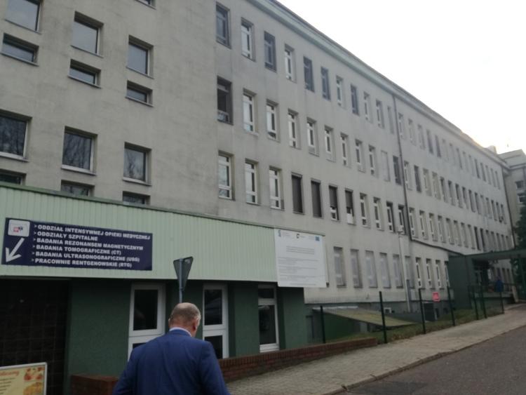Oddział wewnętrzny szpitala przy ul. Rakowskiej w Piotrkowie wznowił przyjmowanie pacjentów 1 48684 0b781871513235b588a29474fe29c6f1
