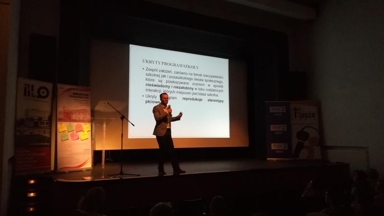 "Być Kobietą" - konferencja poświęcona równouprawnieniu w Sieradzkim Centrum Kultury 1 48876 7eacc15f61458fbff8a24a59b58d3960