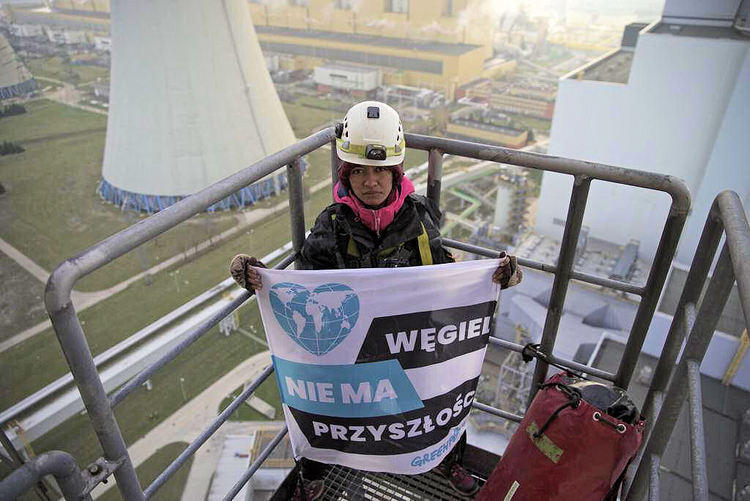 Aktywiści Greenpeace znów protestują przeciwko spalaniu paliw kopalnych na kominie Elektrowni Bełchatów 1 48885 dc8d4fd31b062ff1598583dd83924751