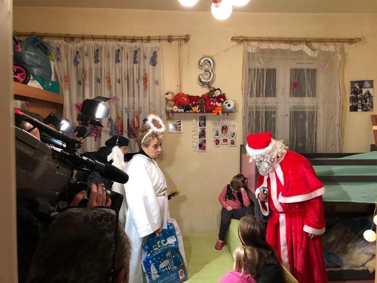 Kolejna odsłona akcji charytatywnej Caritas Archidiecezji Łódzkiej "Serce na Gwiazdkę" 1 49236 d5a9c81adc88410d1be429bcf99c2c9e