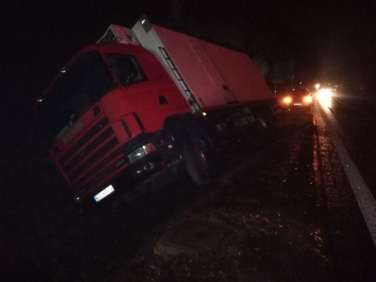 Trudne warunki na drogach. Kolizje w Sieradzu 1 49244 8488b0fef41d65fc0b3c4fb5661de016