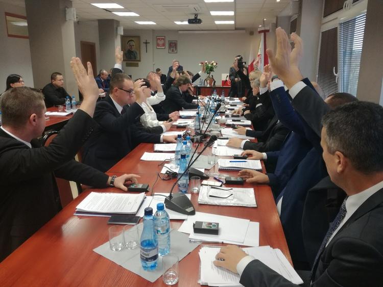 Budżet 2019 w Sieradzu przyjęty jednogłośnie. Interpelacje radnych w sprawie oświetlenia 1 49296 4a044dc701202241550acba2d80606cc