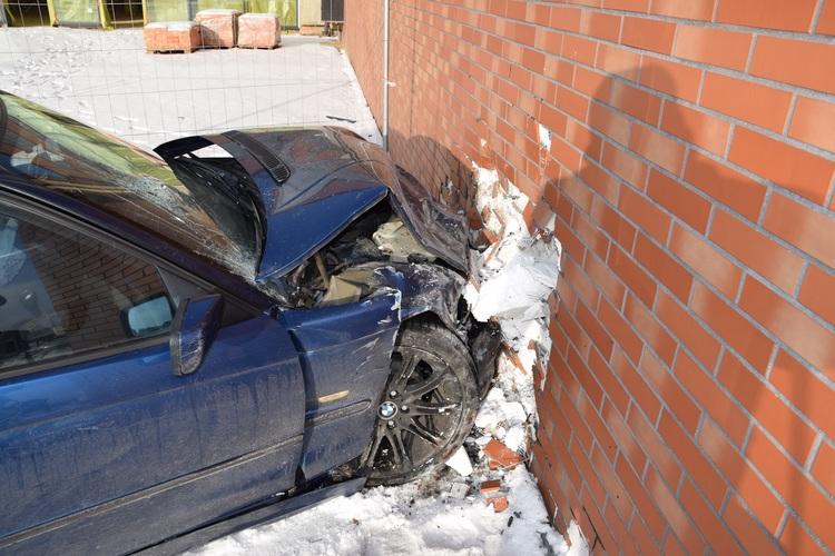 Jechał za szybko - zatrzymał się na sklepie. Brawura kierowcy z Radomska 1 49911 67d3db58bd2cfb9f3c416a048b81830f