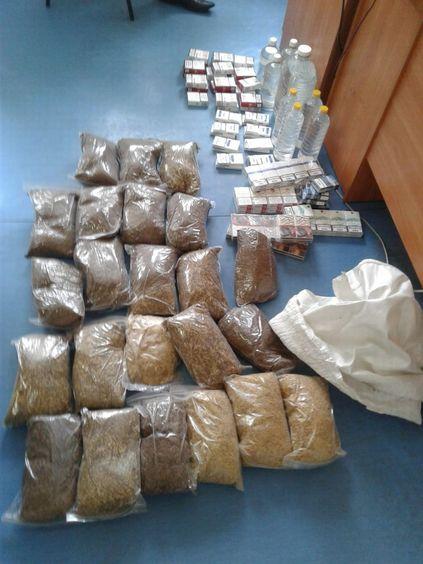 Kontrabanda w sklepie. Paser zatrzymany przez policjantów z Bełchatowa 1 49914 de093f38666eede2e8b442cbe4d8c563