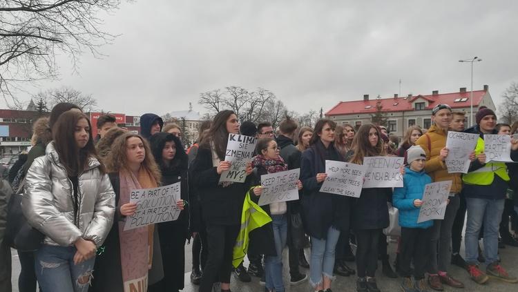 Młodzieżowy Strajk Klimatyczny w Sieradzu 1 51428 cca6e023b78023ad7ae48d5778f963be