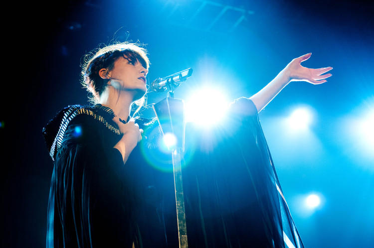Tysiące świateł i lampionów na koncercie Florence And The Machine 1 51454 788702e8605d489faa620d8c2e1f7d41