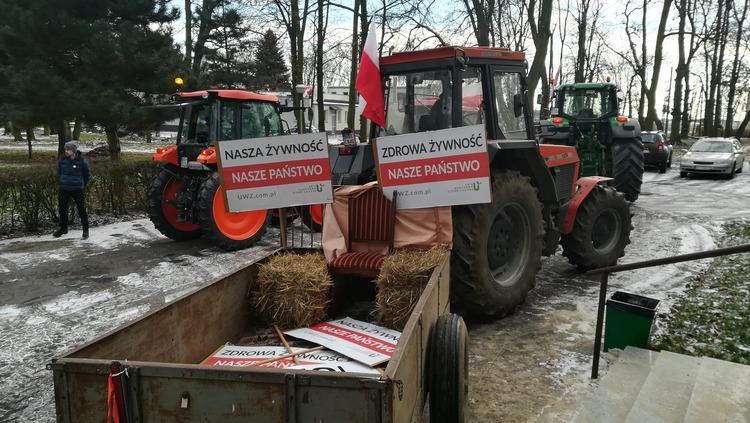 Wysypywali jabłka na drogi w czasie protestu - teraz będą częstować. Kolejna akcja Agrounii 1 51510 1384a4d2d1f6291498d515cbff0d3e85