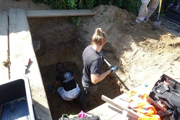 IPN znalazł nieznany szkielet na wieluńskim cmentarzu. To może być żołnierz wyklęty 1 51575 3a86d7ce03efe5a89ec363b5dcb07828
