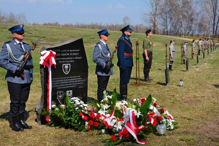 Aleja dębów ku czci pomordowanych policjantów 1 51965 5b3095ee570c0e17eb58edce5e222124