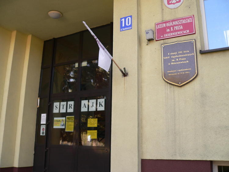 Władze Skierniewic sugerują oszczędzanie w szkołach przez redukcję etatów 1 52298 444075c461cec373154bb2e562fc77e6