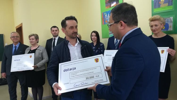 Granty na sport i kulturę w regionie od przedstawicieli Urzędu Marszałkowskiego 1 52761 ed3f1cda01f1ced61318458492eeed4e