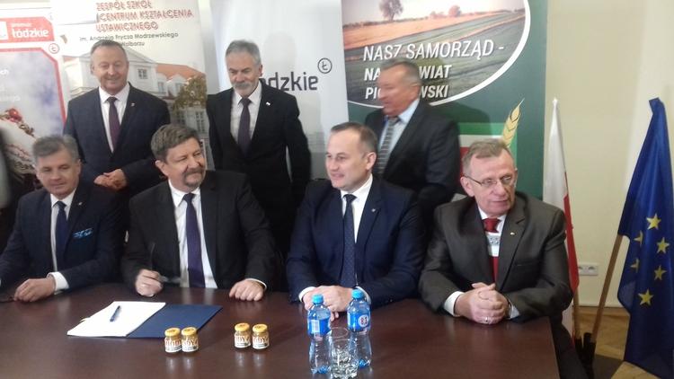 Pszczeli inkubator 1 52923 1614ee85dd9d7959274c7306f1a05571