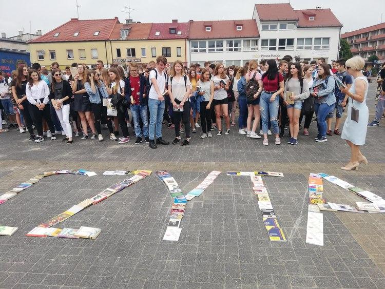 Bicie rekordu w czytaniu książek w Wieluniu 1 53502 d567fa3247f8582009941443ad7b7174