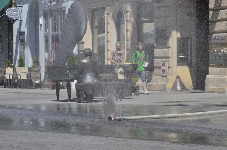 Idą upały. Zalecenia Rządowego Centrum Bezpieczeństwa 1 53553 b62a0b5f1768ead41d35006b93eb3797