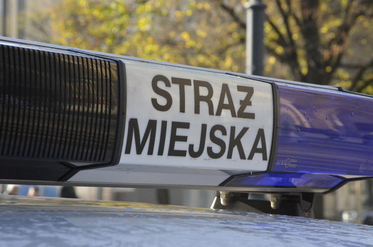 Sieradz: motocyklista potrącił strażnika miejskiego i odjechał 1 53655 484b848007824a0c8acea83eaf7fa3c9