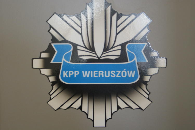 Powiat wieruszowski: dzieci w aucie, pijana matka za kierownicą 1 53868 93715485f857f75817a14b7d030b514a