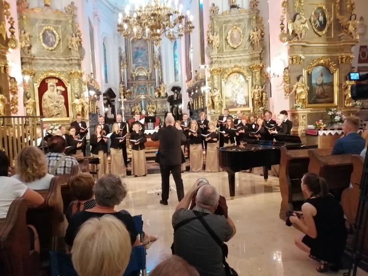 Koncert inaugurujący 20. Festiwal Kolory Polski 1 54081 6259eaeeb07f68846bc0354b6d0ad4f7