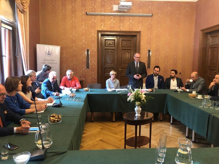 Dyrektorzy łódzkich szpitali apelują o dodatkowe pieniądze 1 54310 8a456f0a95d493ae4712fa47768cbc24