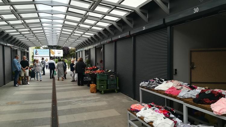Sieradz: Handlarze wracają na Zielony Ryneczek, ale połowa boksów wciąż pusta 1 54354 3f8abd2fe971eb1ddc9798cff0ecff24