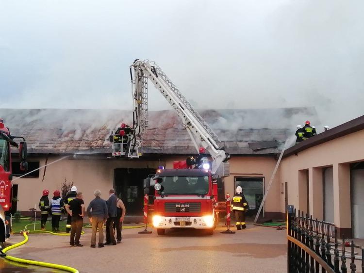 Pożar w gminie Sieradz. Ratowano zwierzęta 1 54379 aa5afe0918f653bce28e8547e91abc78