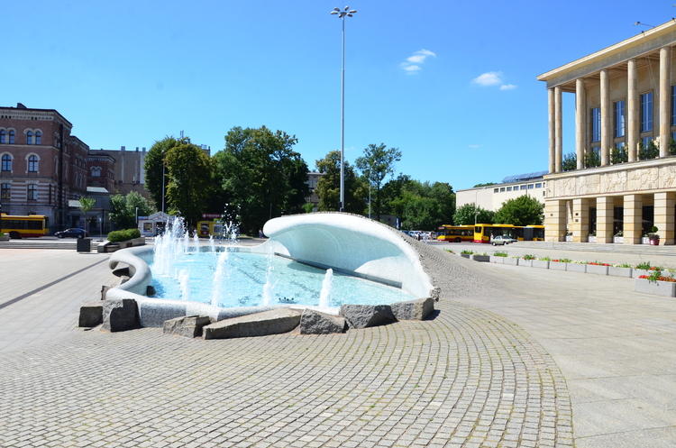Czy plac Dąbrowskiego zmieni swój wygląd? 1 54414 35a70ab93b93982493cad09a3b66e341