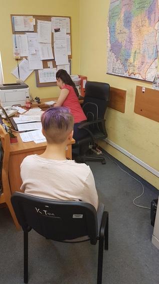 14-latki urządziły sobie sesję zdjęciową na cmentarzu 1 54588 fb0cff4d27eae507be2389ad93fb444c