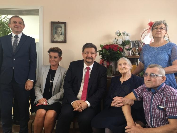 Urodziny Województwa Łódzkiego. Marszałek Schreiber z życzeniami u stuletnich mieszkańców regionu 1 54809 1c019c8de94ce34972f52dd0d8f40d4e