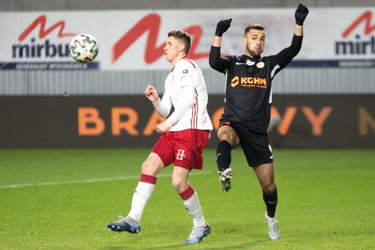 PZPN pomoże piłkarskim klubom. Ekstraklasa ustaliła obniżkę wynagrodzeń piłkarzy 1 60041 58e8140a6909fe5b3b4036518104d2ce