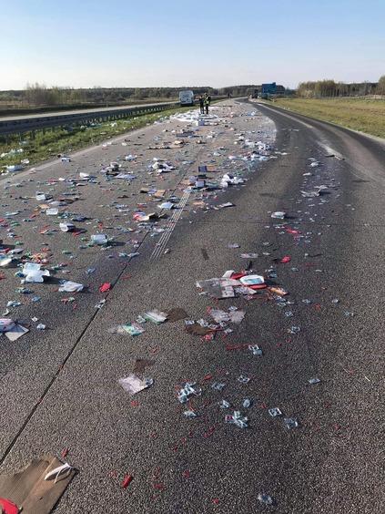Na A1 w stronę Gdańska wysypał się ładunek środków czystości 1 60618 965a853e8c02aacd93da95daba1dd691